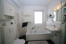 Badezimmer Haus im Haus - Neubau 2015 - 3 TG-Stellpl�tze - DA-Innenstadt *** PROVISIONSFREI f�r den K�ufer ***