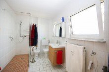 Hinterhaus - Badezimmer Zweifamilienhaus + Einfamilienhaus / Garten / Doppelgarage *** PROVISIONSFREI f�r den K�ufer ***