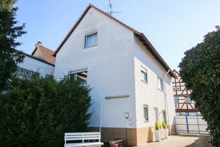 Hauansicht Hofseite Messel Zweifamilienhaus Zweifamilienhaus + Bau-Potential - gro�es Grundst�ck - ruhig *** PROVISIONSFREI f�r den K�ufer ***
