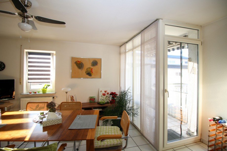 Essbereich mit Zugang Balkon Etagenwohnung Riedstadt