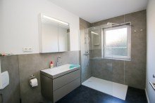Badezimmer mit Regenwalddusche Bezugsfreie, moderne EG-Wohnung / gro�er Garten + Garage ***PROVISIONSFREI f�r den K�ufer***